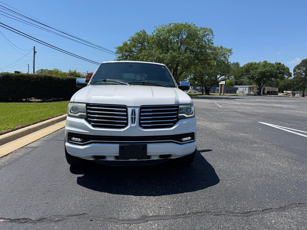 Used 2016 Lincoln Navigator L Reserve RWD image 3