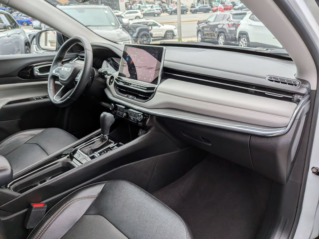 Used 2022 Jeep Compass Limited AWD/4WD image 23