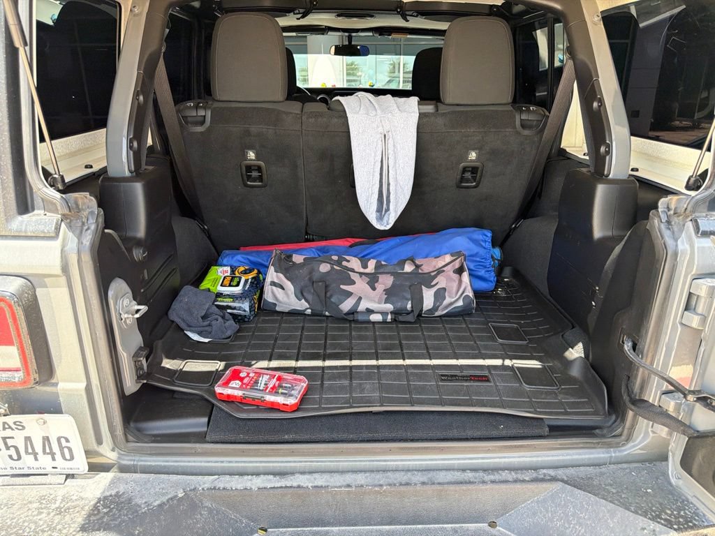 Used 2018 Jeep Wrangler Unlimited Sahara AWD/4WD image 32