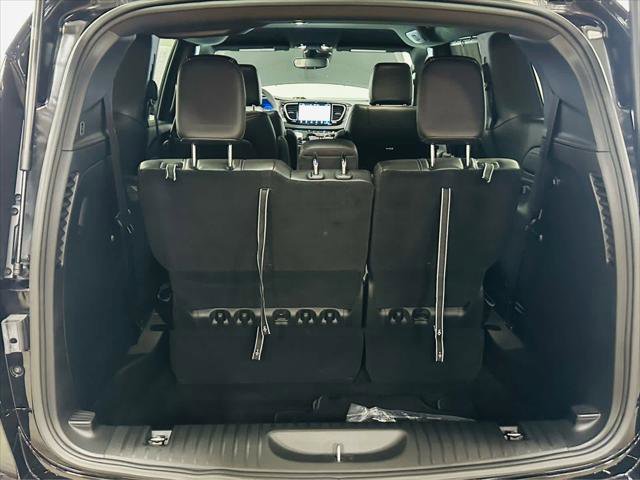 Used 2025 Chrysler Pacifica Select image 26