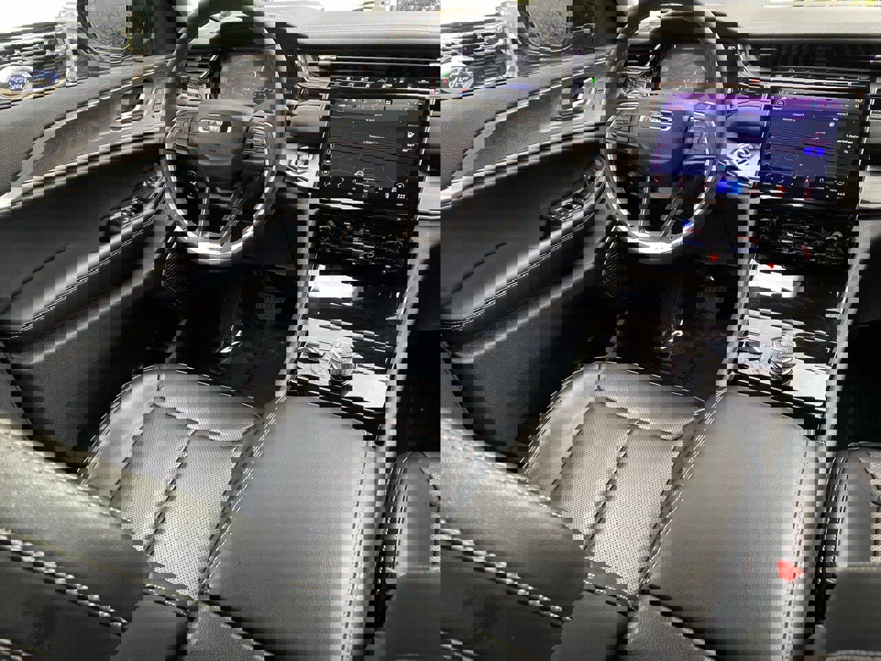 Used 2023 Jeep Grand Cherokee L Limited w/ Luxury Tech Group II image 16