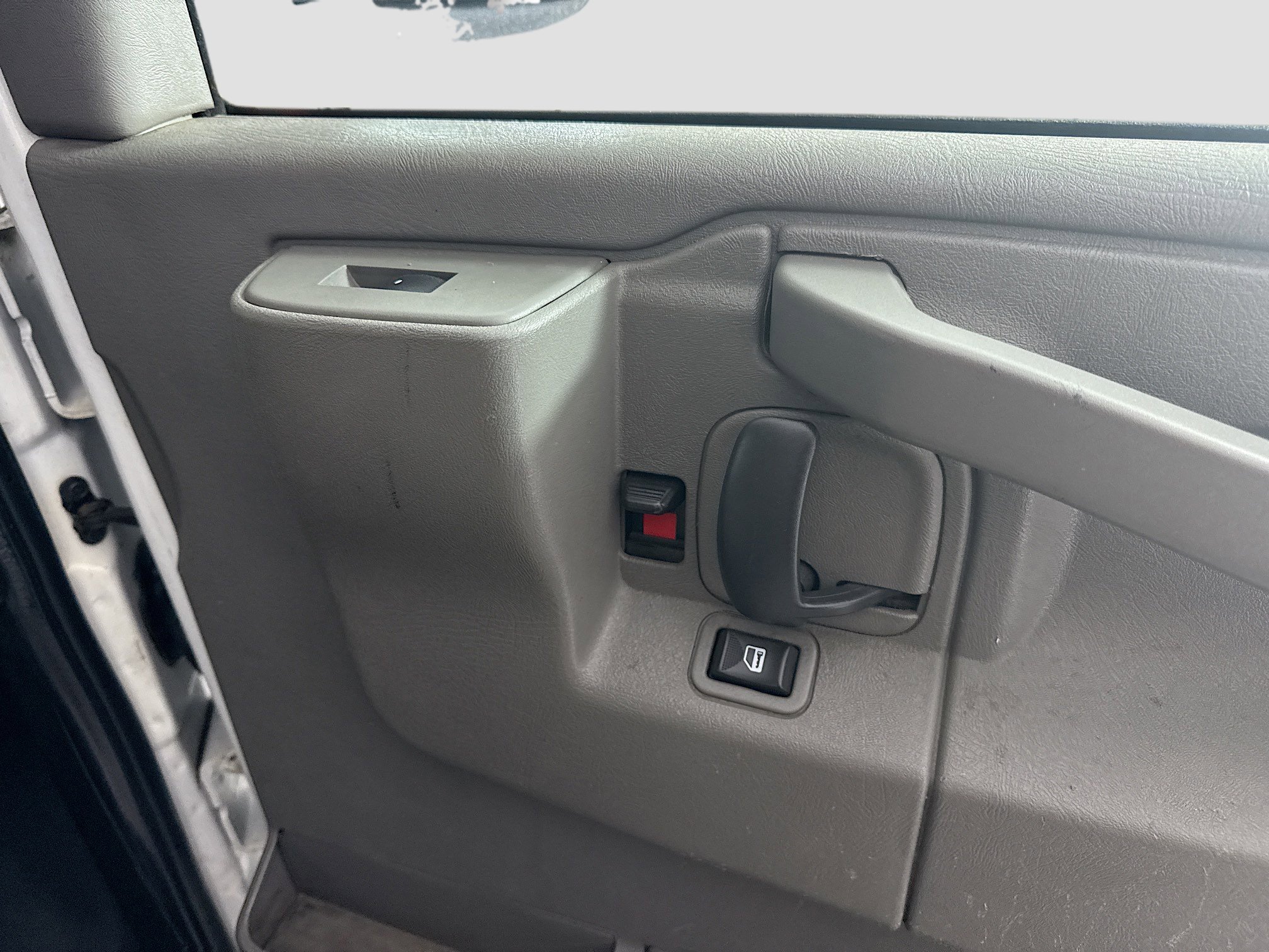 Used 2017 Chevrolet Express 2500 image 25