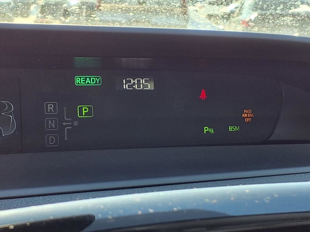 Used 2021 Toyota Prius LE image 19