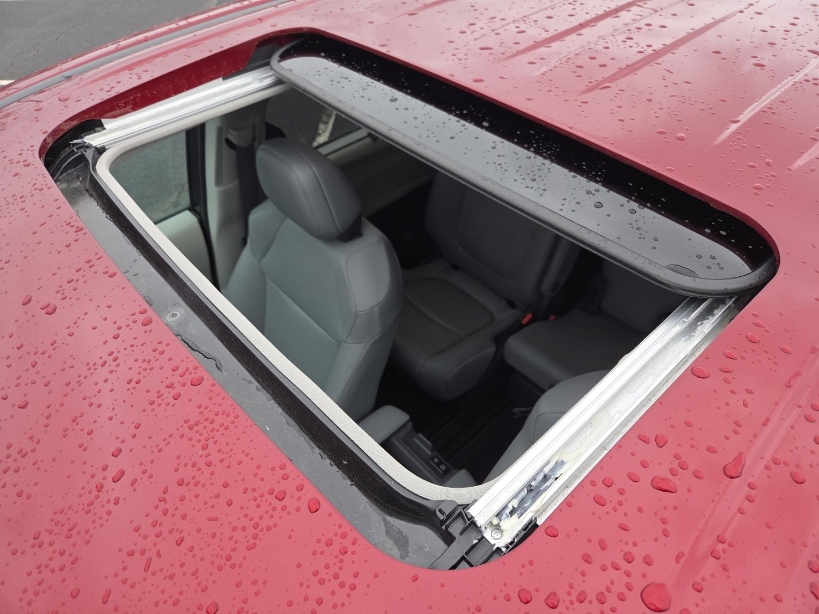 Used 2021 Toyota Sienna XLE w/ XLE Plus Package image 3