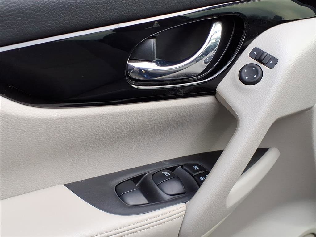 Certified 2020 Nissan Rogue Sport SV image 14