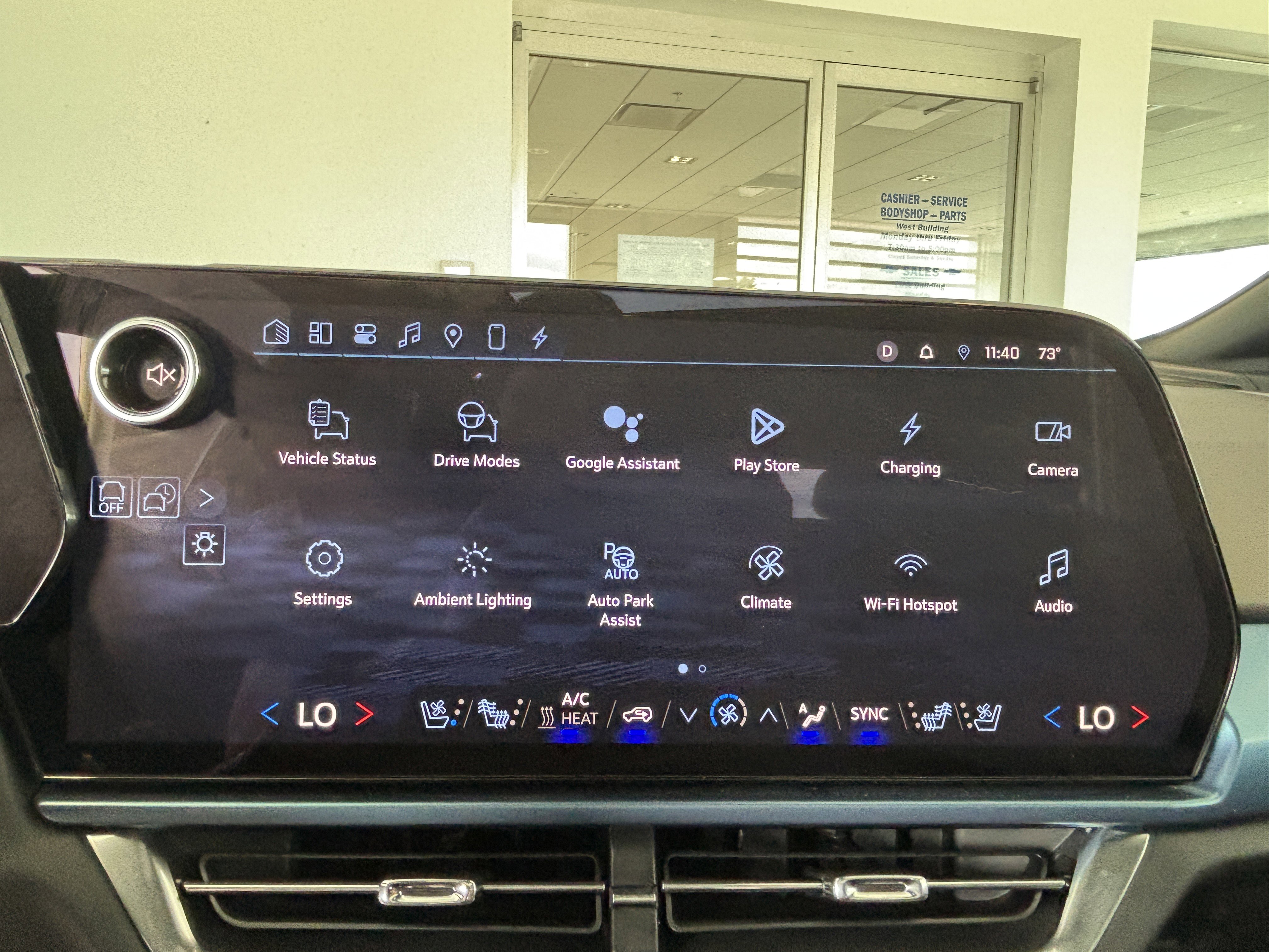 Used 2025 Chevrolet Equinox EV LT w/ Convenience Package II AWD/4WD image 13
