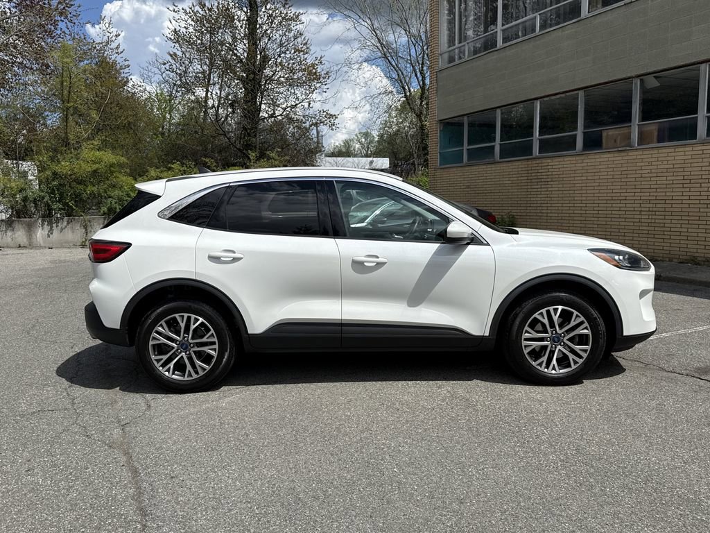 Used 2022 Ford Escape SEL w/ Technology Package AWD/4WD image 3