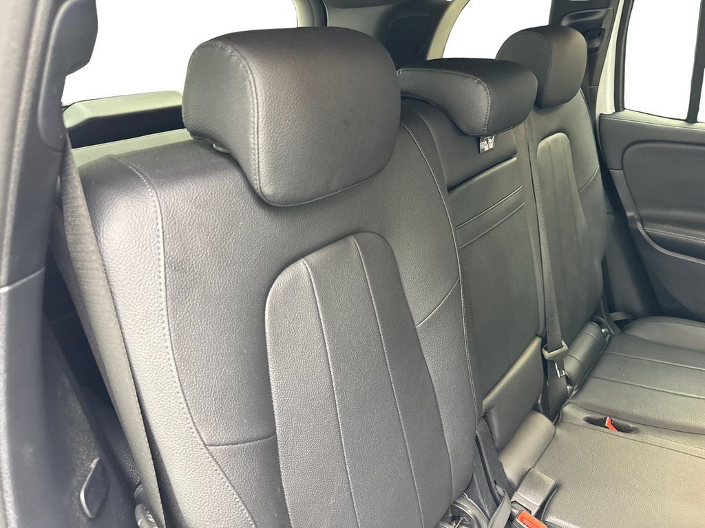 Used 2024 Mercedes-Benz GLB 250 image 38