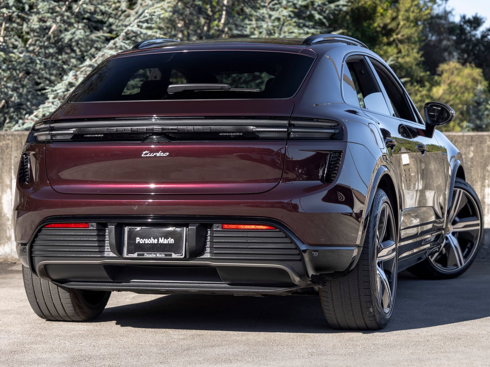Certified 2024 Porsche Macan Turbo Electric AWD/4WD image 11