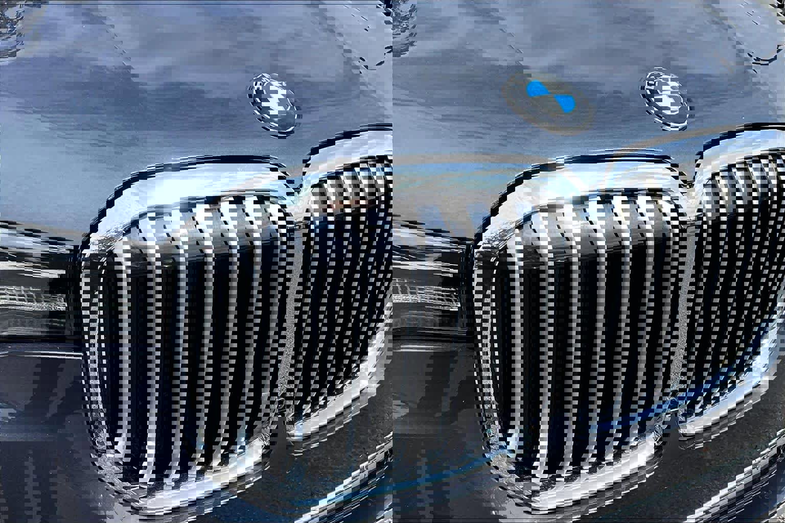 Used 2022 BMW X7 xDrive40i w/ Premium Package image 30