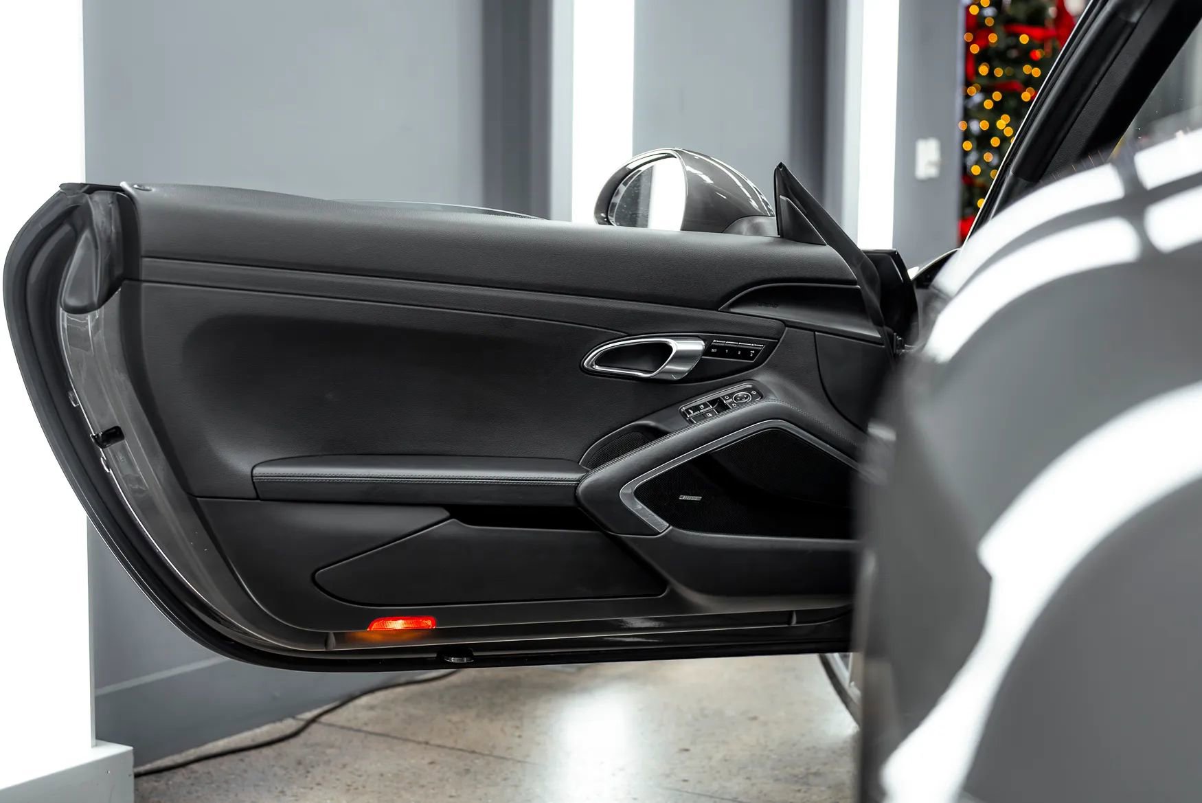 Used 2014 Porsche 911 Carrera image 25