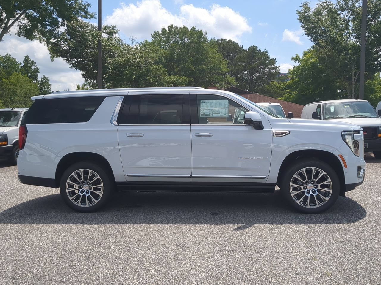 New 2026 GMC Yukon XL Denali w/ Denali Reserve Package AWD/4WD image 9