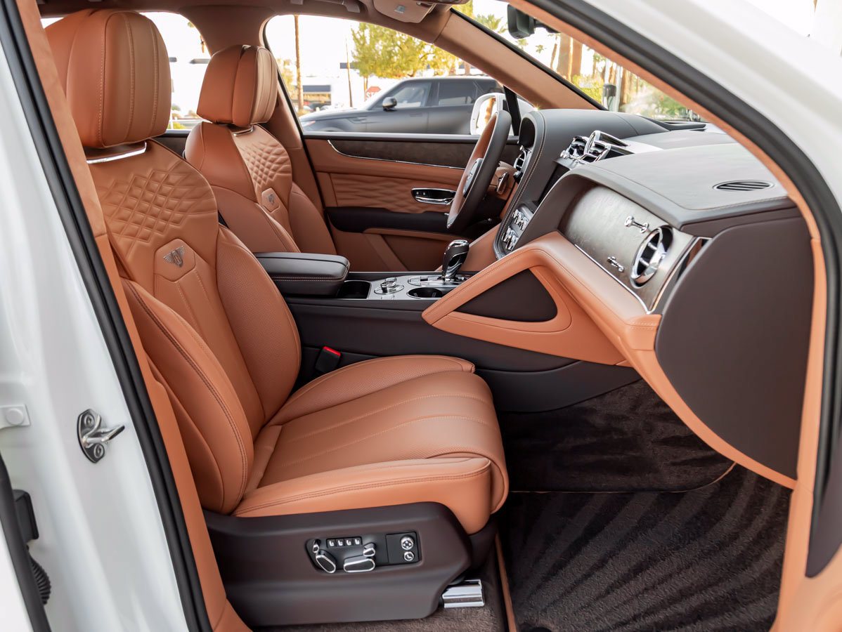 Used 2027 Bentley Bentayga AWD/4WD image 2