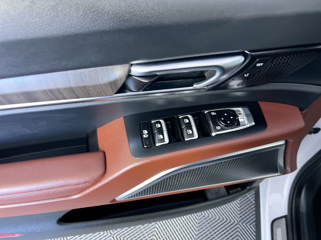 Certified 2024 Kia Telluride SX w/ Towing Package image 14