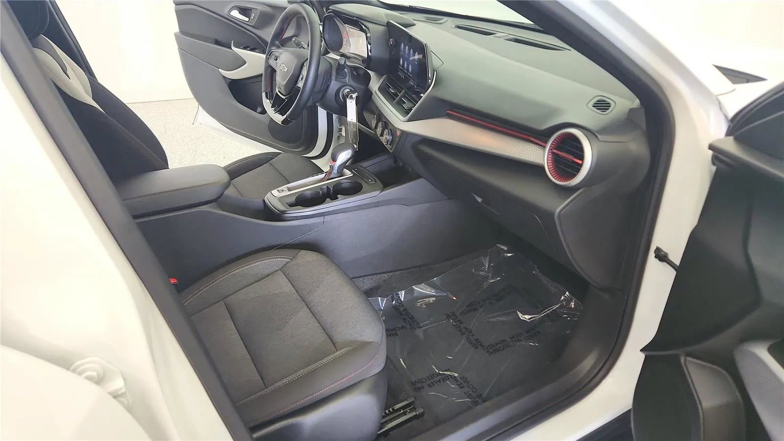 Used 2024 Chevrolet Trax RS w/ Driver Confidence Package image 31