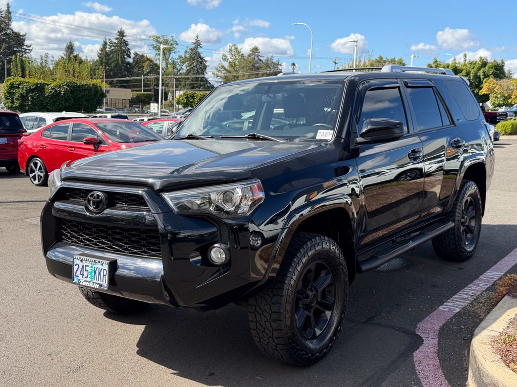 Used 2018 Toyota 4Runner SR5 AWD/4WD image 4