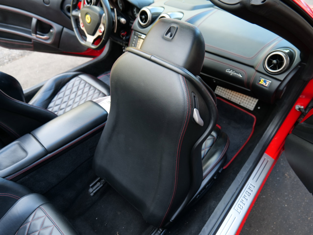 Used 2014 Ferrari California image 41