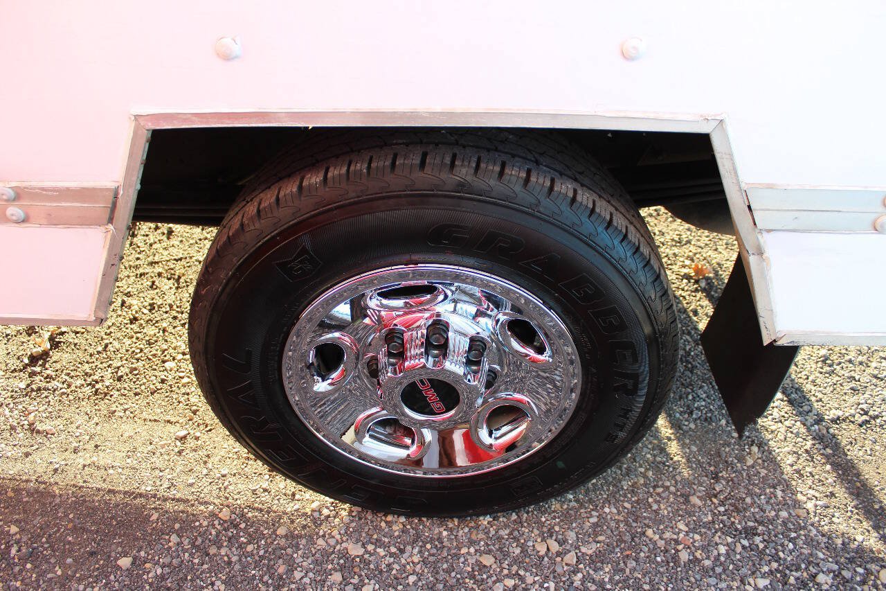 Used 2023 GMC Savana 3500 RWD image 20