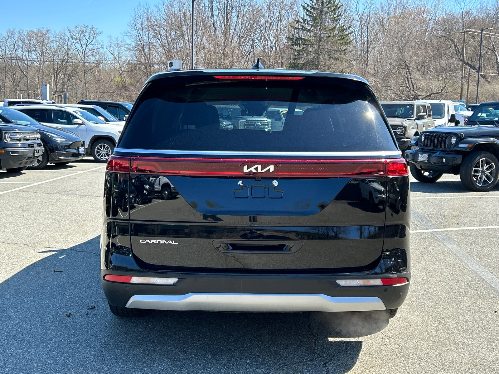 Used 2024 Kia Carnival LX FWD image 3