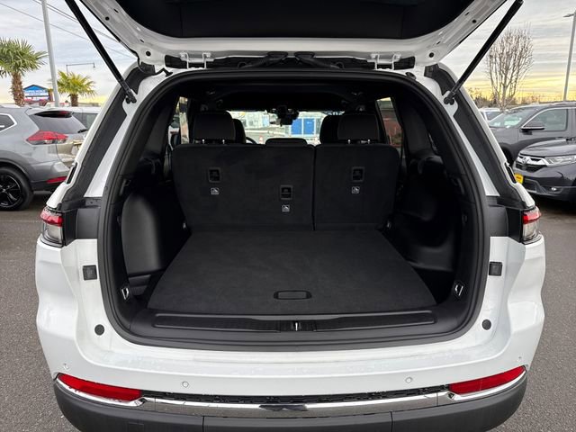 Used 2025 Jeep Grand Cherokee Laredo image 15