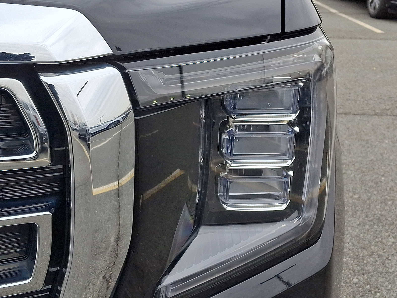 Used 2023 GMC Yukon SLT image 9