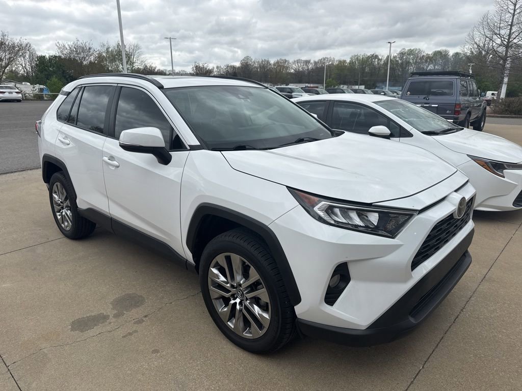 Used 2019 Toyota RAV4 XLE Premium image 2