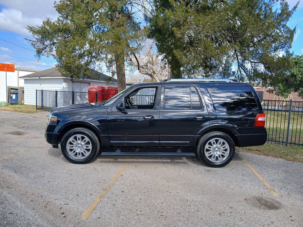Used 2014 Ford Expedition Limited RWD image 4