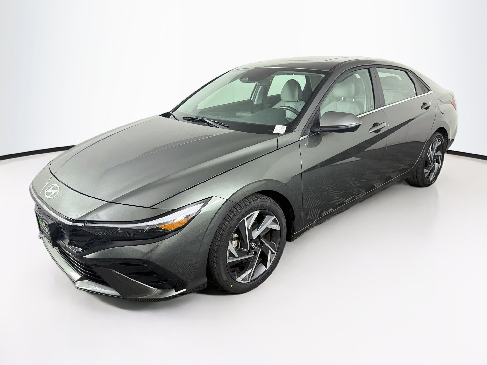 Used 2025 Hyundai Elantra Limited FWD image 3
