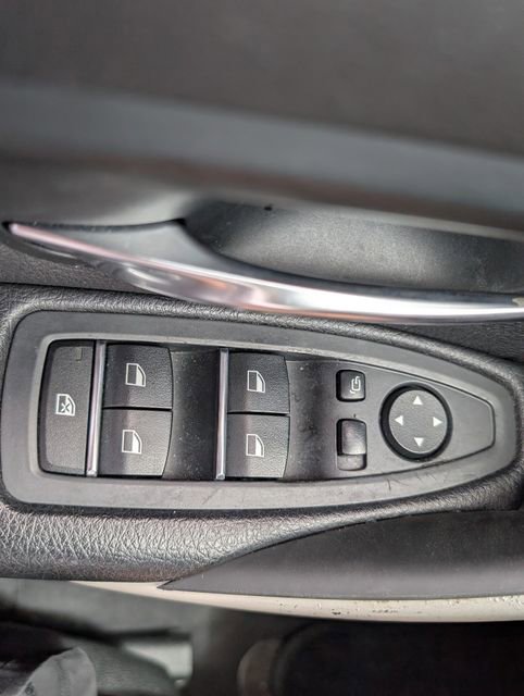 Used 2018 BMW 320i Sedan image 30