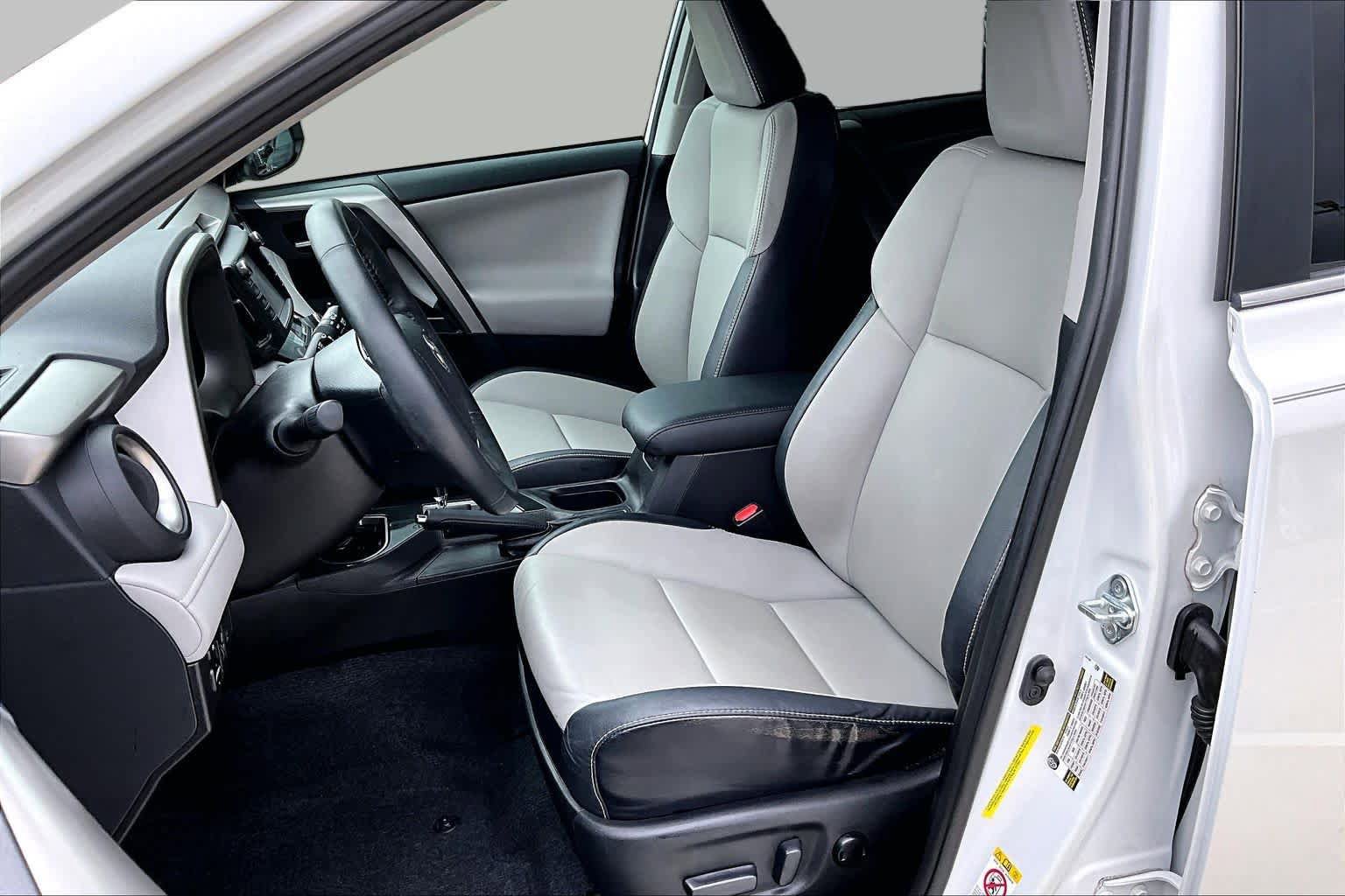 Used 2017 Toyota RAV4 Limited FWD image 8