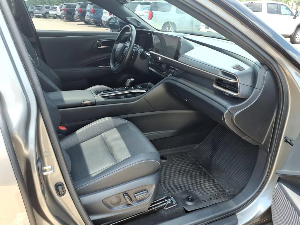 Used 2024 Toyota Crown Platinum AWD/4WD image 10