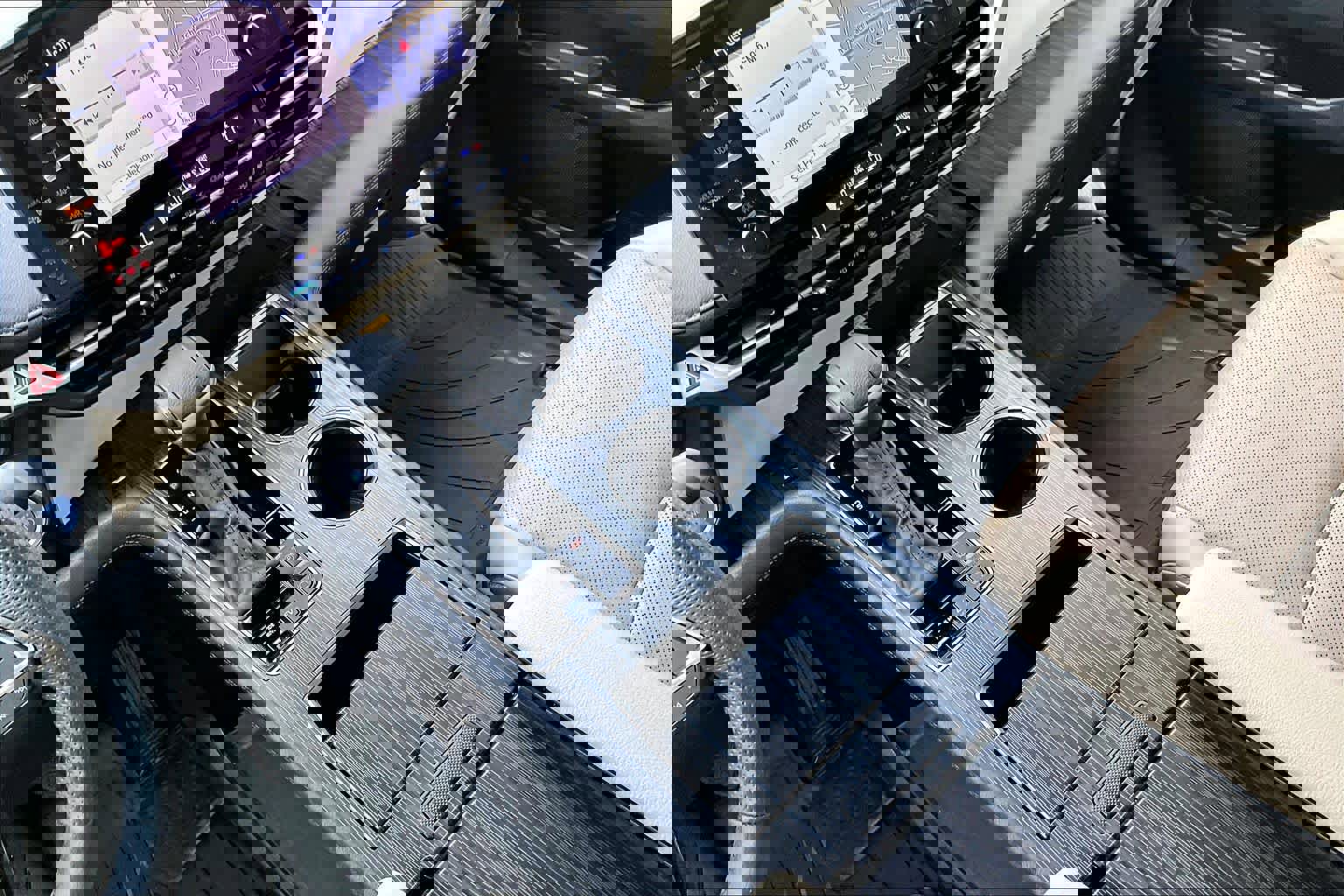 Certified 2024 Toyota Sienna Limited FWD image 17