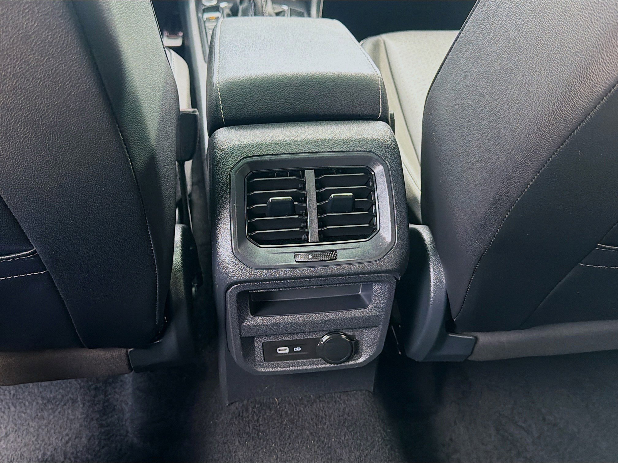 Used 2022 Volkswagen Tiguan SE R-Line FWD image 24