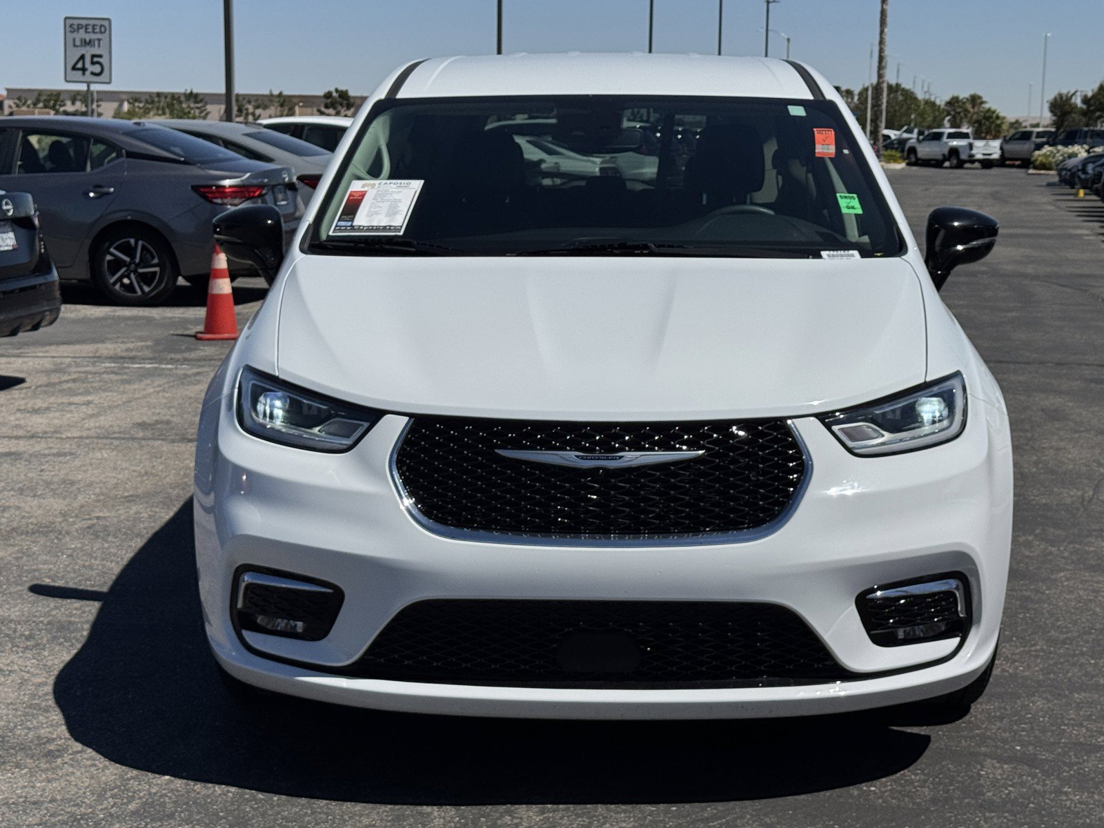 Used 2024 Chrysler Pacifica Limited FWD image 2