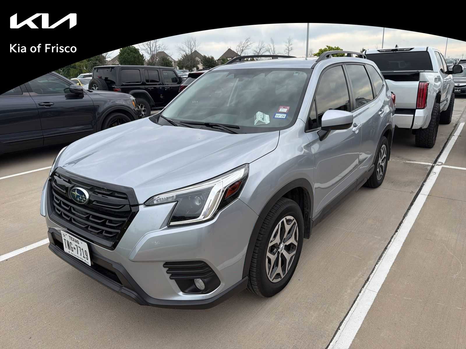Used 2023 Subaru Forester Premium w/ Popular Package #2 AWD/4WD image 1