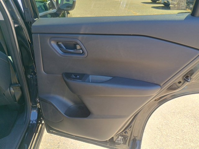 Used 2024 Nissan Rogue S AWD/4WD image 15