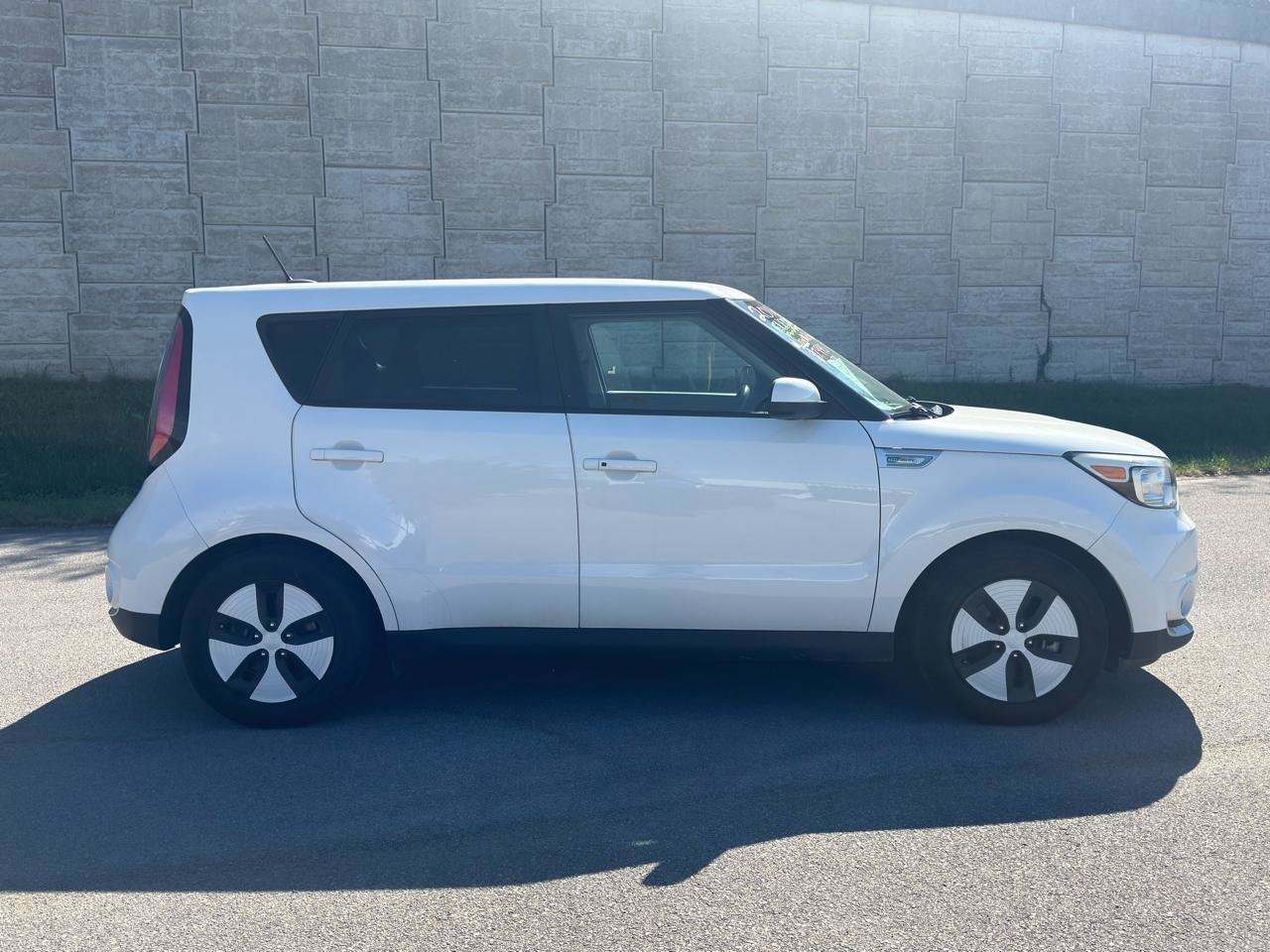 Used 2016 Kia Soul EV FWD image 7