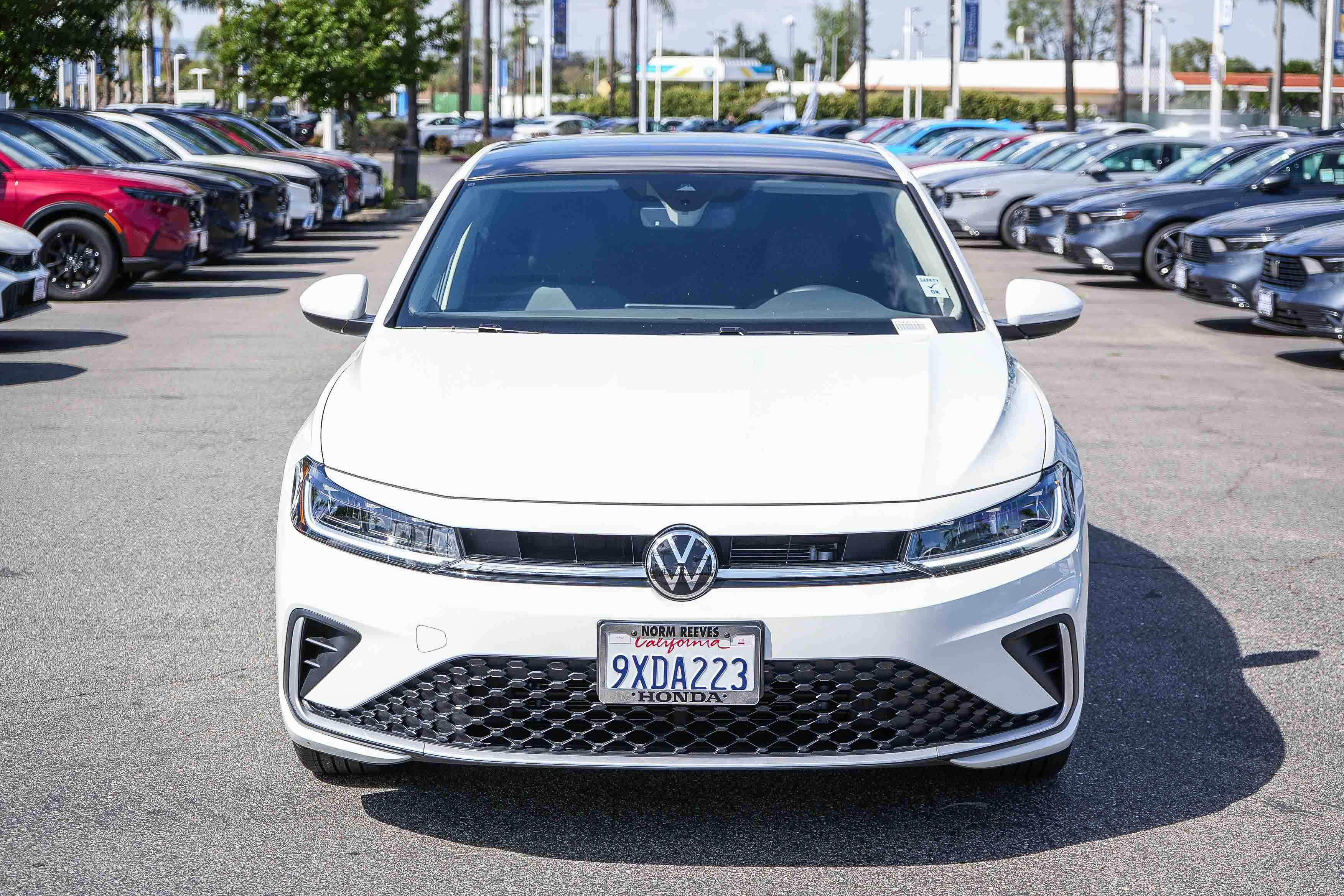 Used 2026 Volkswagen Jetta SE FWD image 2