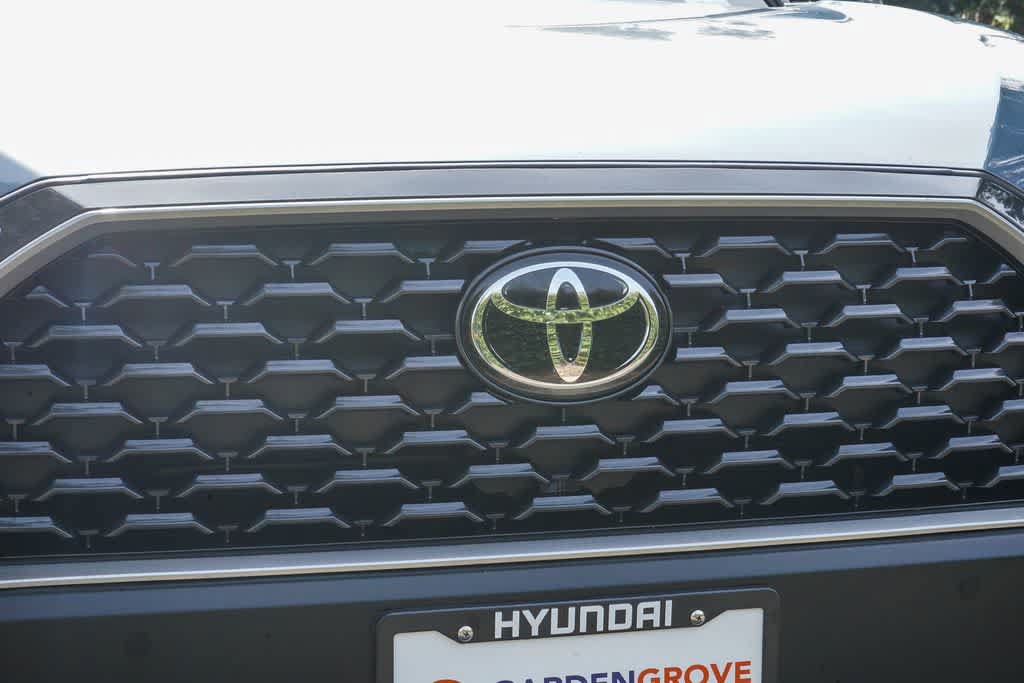 Used 2023 Toyota Corolla Cross XLE FWD image 11