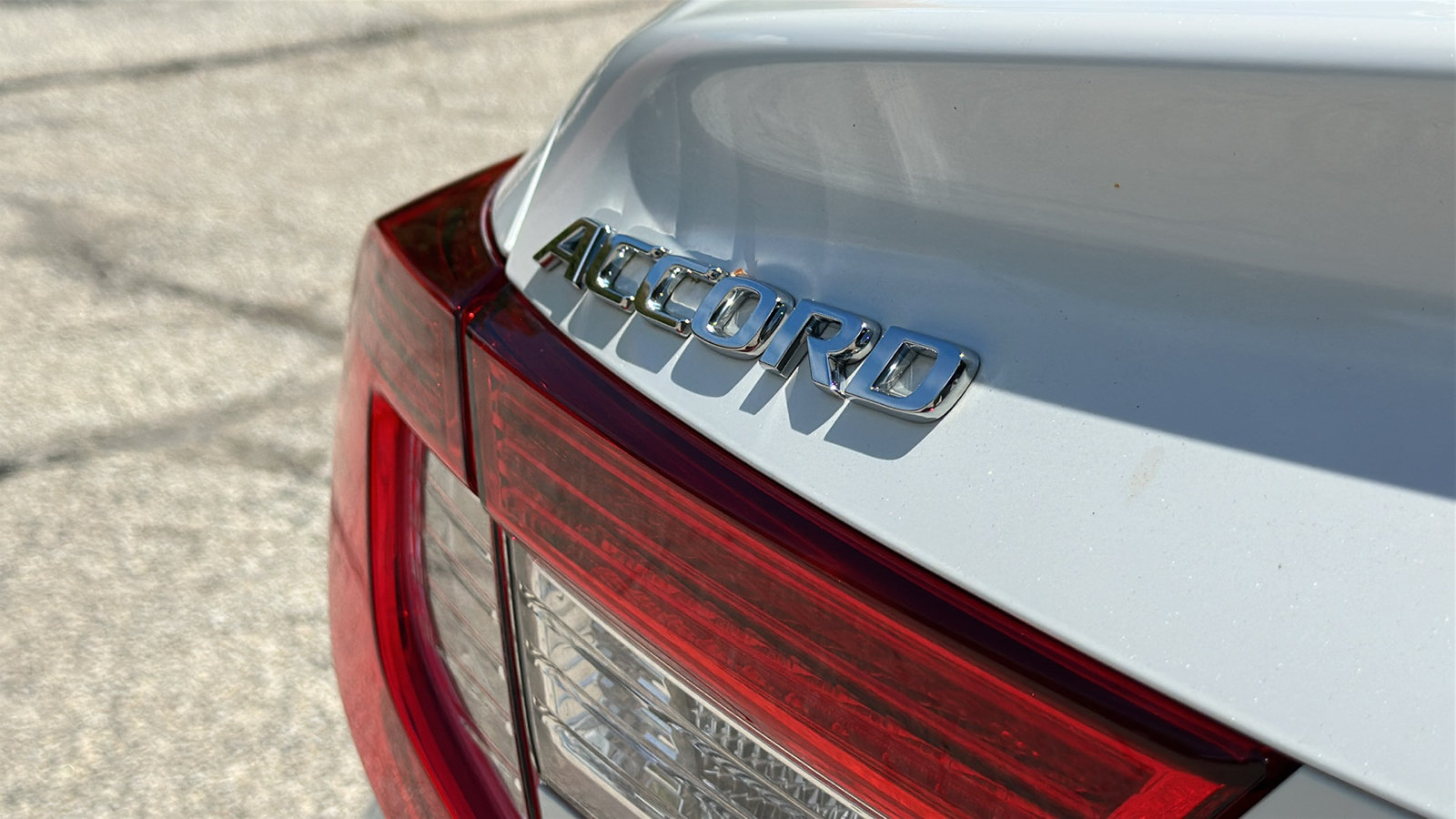 Used 2018 Honda Accord LX image 9