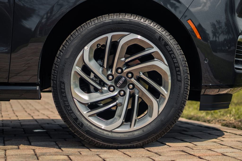 Used 2025 Lincoln Navigator L Reserve image 14