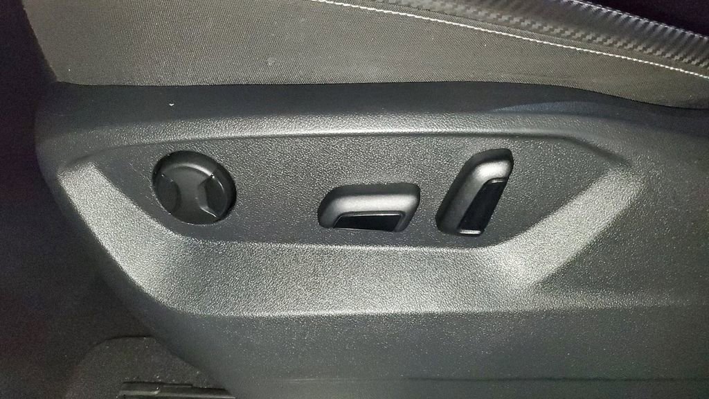 Used 2022 Volkswagen Atlas Cross Sport SE image 23