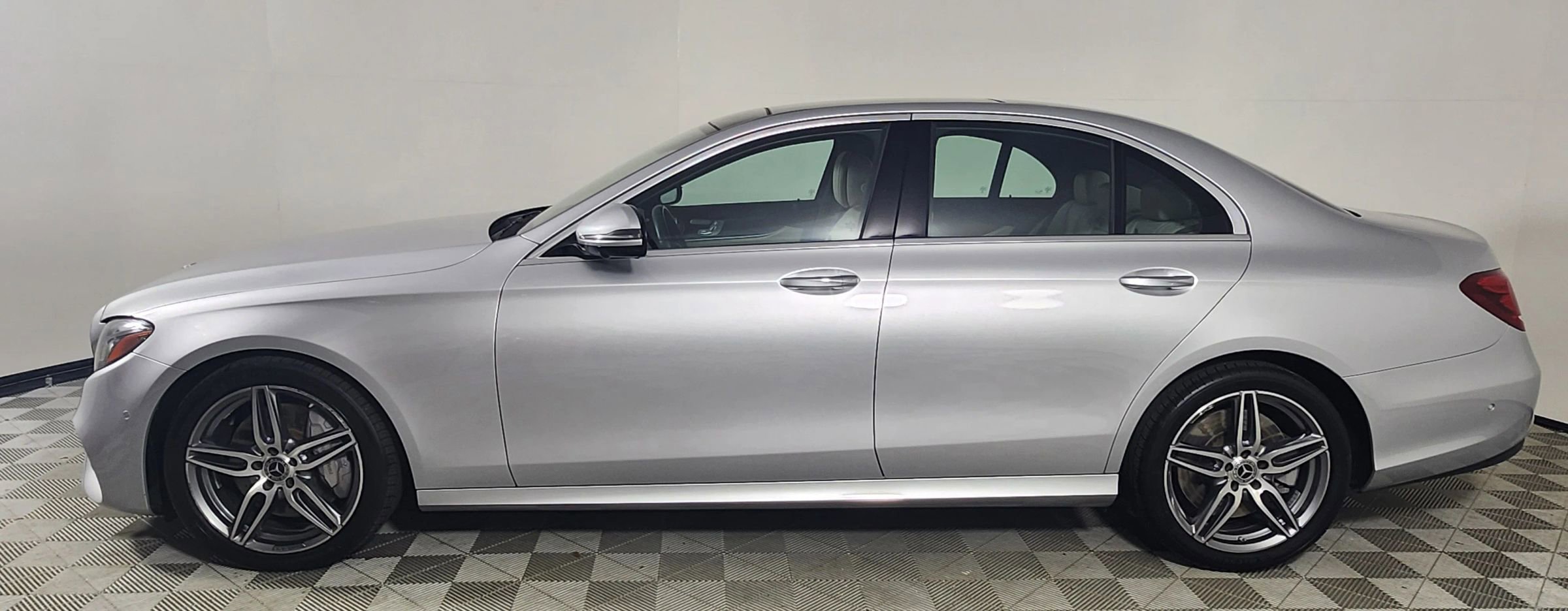 Used 2019 Mercedes-Benz E 450 E 450 4MATIC Sedan 4D image 4