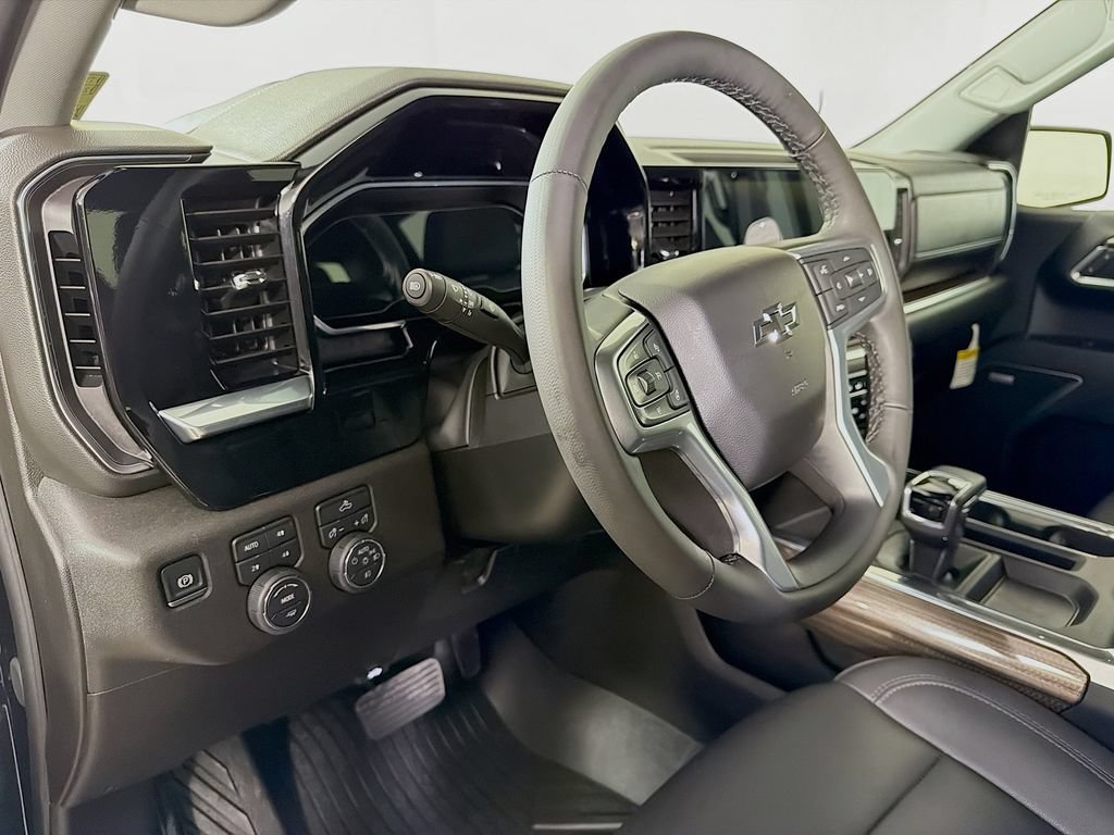 Used 2026 Chevrolet Silverado 1500 RST AWD/4WD image 10