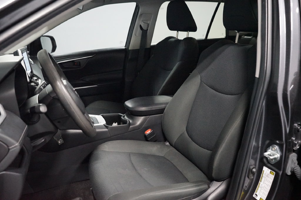 Used 2024 Toyota RAV4 LE FWD image 6