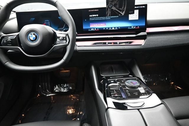 Certified 2025 BMW i5 eDrive40i w/ Premium Package RWD image 15