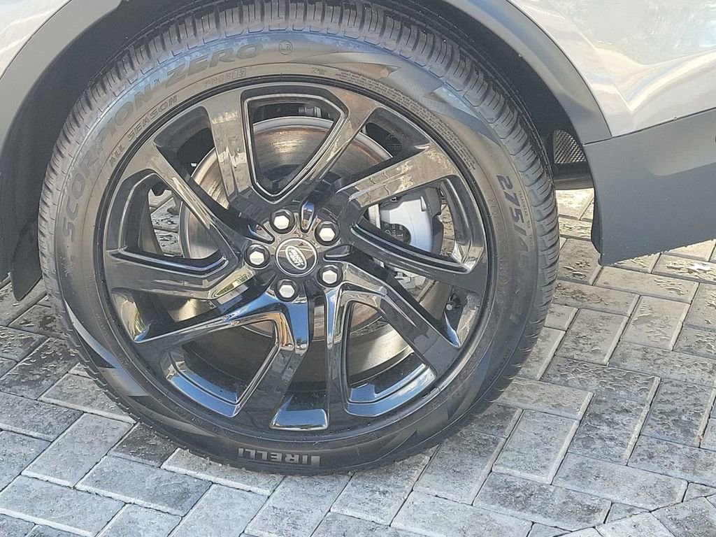 New 2025 Land Rover Discovery S image 13