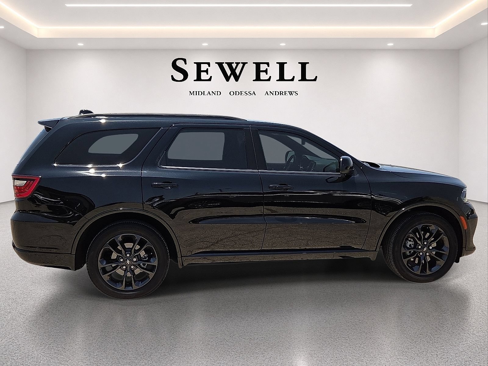 Used 2024 Dodge Durango SXT w/ SXT Blacktop Group RWD image 5