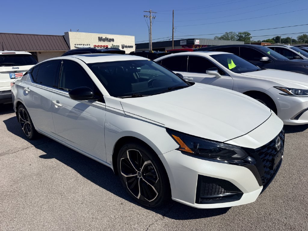 Used 2024 Nissan Altima 2.5 SR w/ SR Premium Package FWD image 8