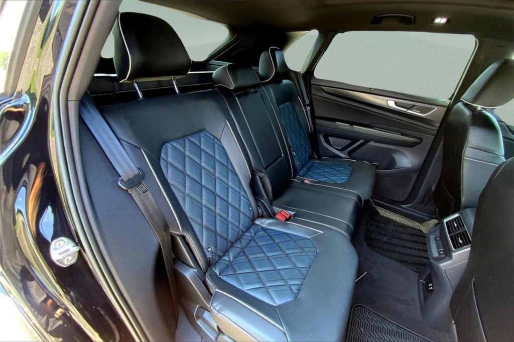 Used 2024 Volkswagen Atlas Cross Sport SEL Premium R-Line image 29